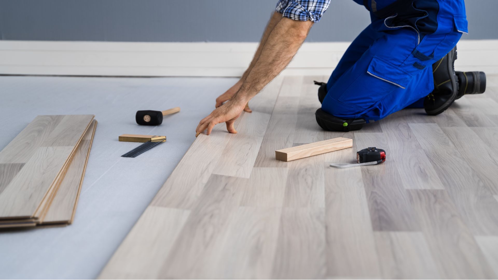 pose de parquet chêne et peinture éco dans un T3 à Paris